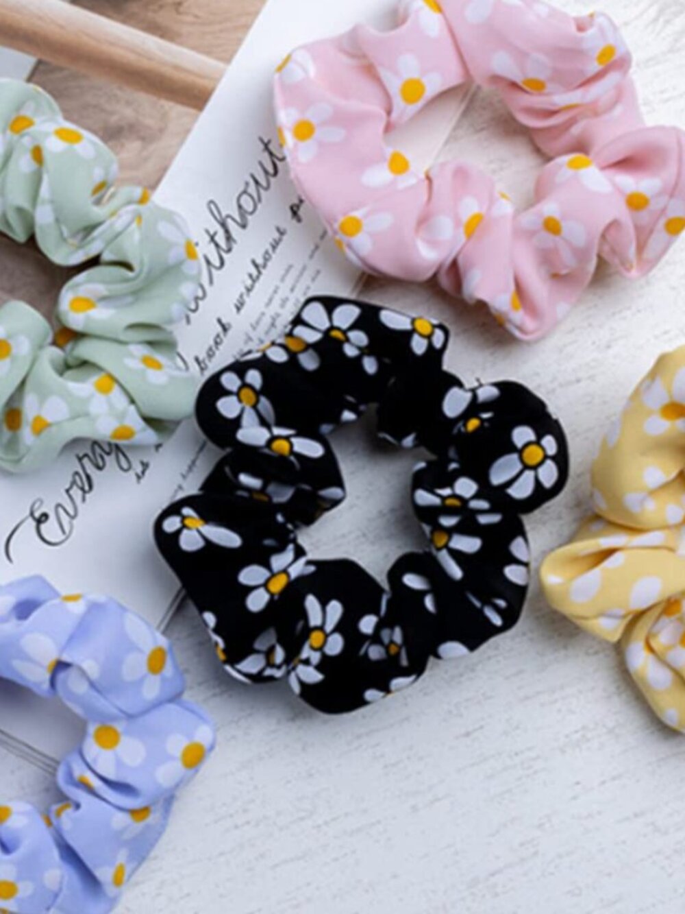 NWT 5PCS Daisy Flower Chiffon Scrunchie Set Pastel Floral Hair Accessories